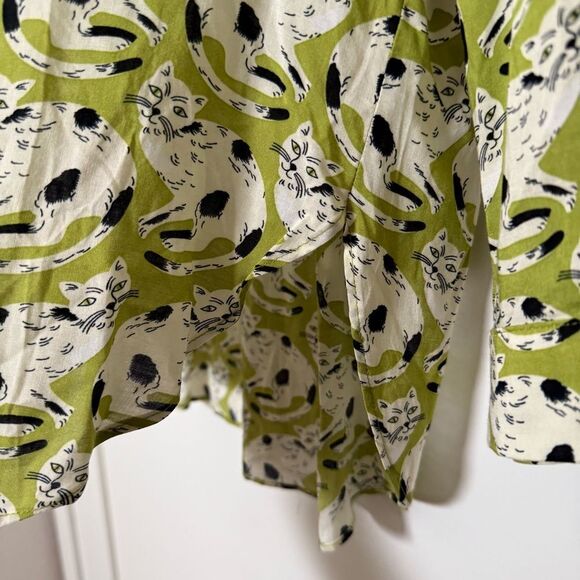 Conversations By Anthropologie 16 of 52 Blouse Sz 2 Green Cats Print Button Up - Picture 5 of 12